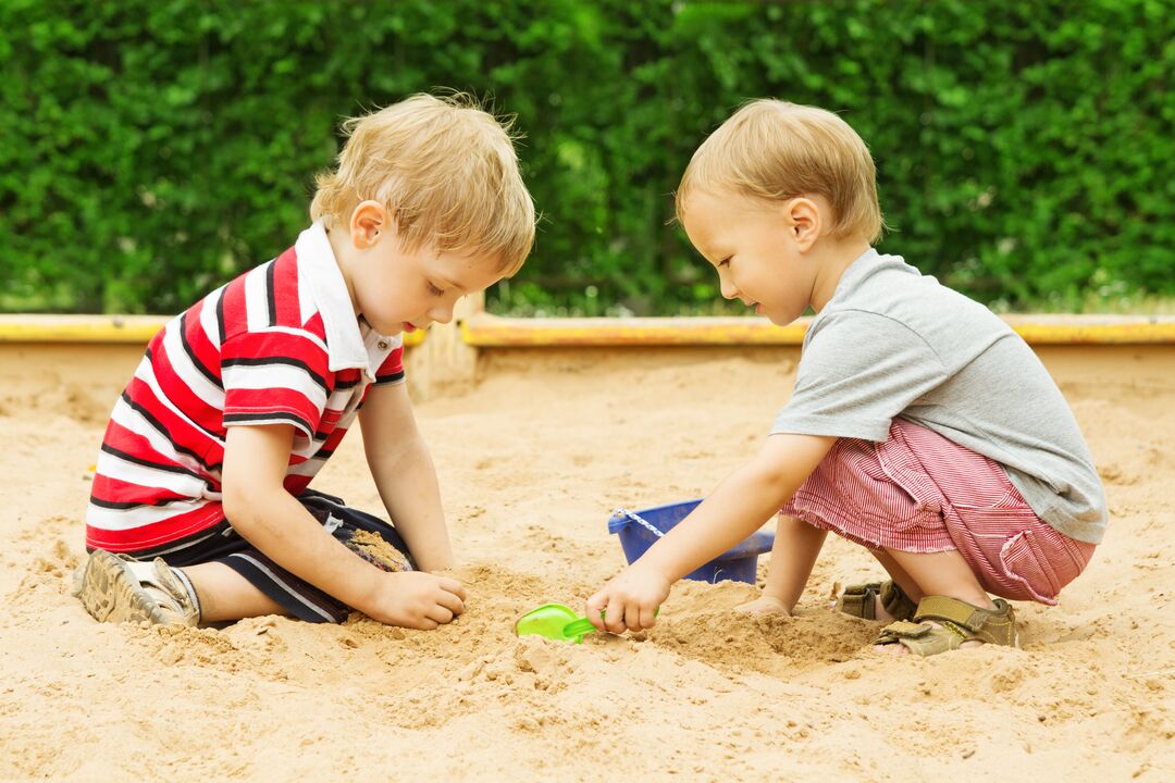 vaikų smėlio dėžėje užsikrečia kirmėlėmis